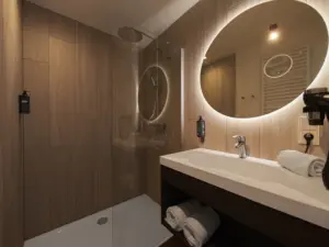 קוטג' אקסקלוסיב ל-12 על שפת האגם